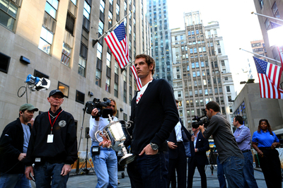 全米オープン制したマレー、ニューヨークでトロフィーツアー