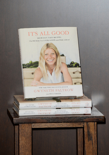 グウィネス・パルトローが新レシピ本を出版、LAでサイン会に登場
