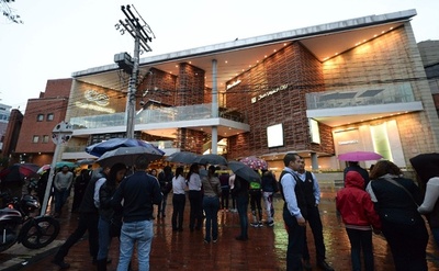 コロンビア首都のショッピングモールで爆発、3人死亡 