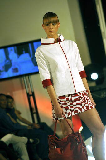 「ジャンフランコ・フェレ」、ブダペストの美術館でファッションショー