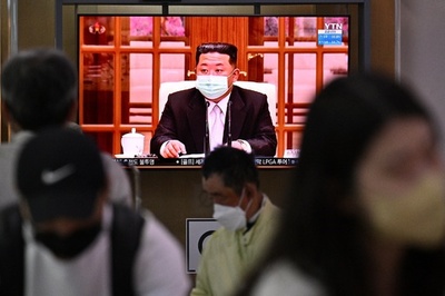 金正恩氏が初のマスク姿 北朝鮮、コロナで「深刻な状況」と識者