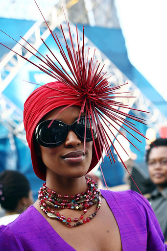 南アフリカで競馬レース「ダーバンジュライ」開催、ファッション・コンテストも