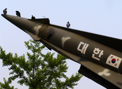 韓国、射程800キロのミサイル発射実験に成功 北全域が射程