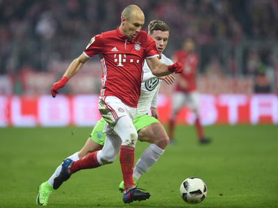 バイエルンがドイツ杯8強、ノイアーの好守でボルフスブルクに辛勝