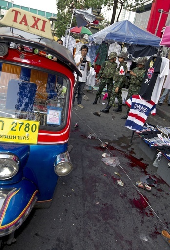 バンコクの反政府集会に爆発物、3人死亡