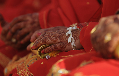 夏休みで帰省した生徒が強制結婚の被害に、英政府が警鐘