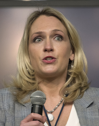 マケイン氏は「どうせ死ぬ」発言の側近解任 トランプ大統領