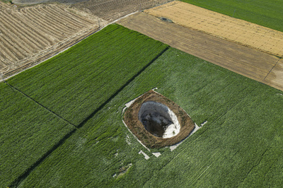 「どこに開くかわからない」 トルコ穀倉地帯で急増する陥没穴