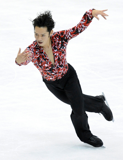 男子SP、高橋が首位発進 羽生5位 フィギュアNHK杯