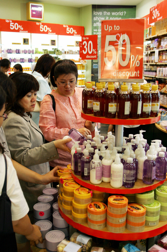 男性受刑者にも「お肌の手入れ」する権利あり、刑務所規則に違憲判断 ドイツ