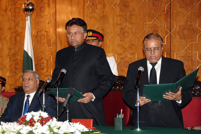 パキスタン高官、ムシャラフ大統領が軟禁下のうわさを否定