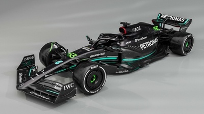 メルセデスF1、新車「W14」発表 黒カラーリングが復活