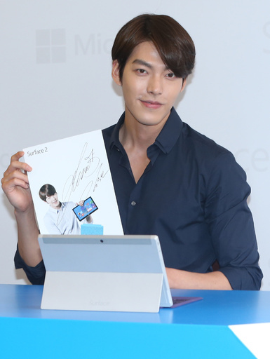 ｢サーフェス2｣のイメキャラ、キム・ウビンのサイン会開催