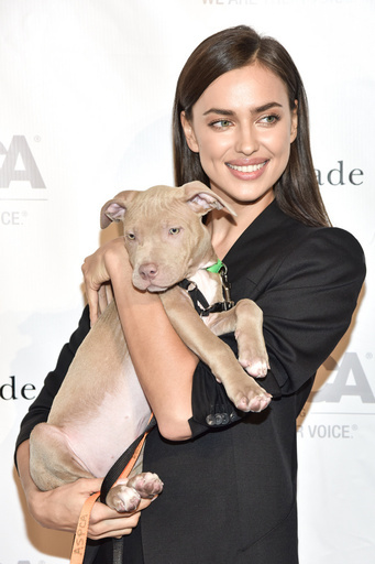 イリーナ・シェイク、「ジバンシィ」デニムラインの新広告塔に