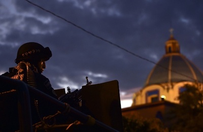 学生43人失踪事件、メキシコ軍が市警を武装解除