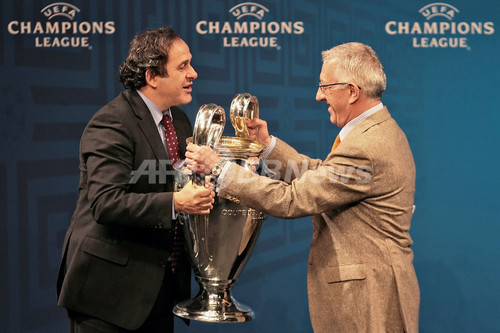 サッカー 欧州チャンピオンズリーグ 準々決勝以降の組み合わせ抽選会が行われる ギリシャ 写真5枚 ファッション ニュースならmode Press Powered By Afpbb News
