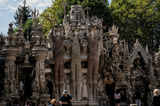 郵便配達員がかなえた夢 「シュバルの理想宮」 仏【再掲】