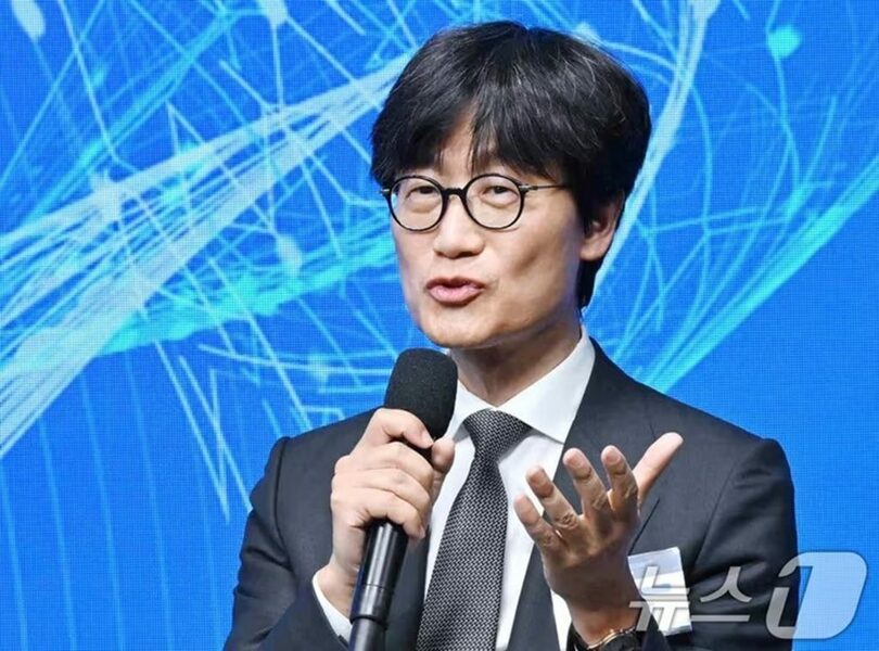 米サンフランシスコで開かれたAIサミットで発言するネイバー取締役会議長のイ・ヘジン氏(c)news1