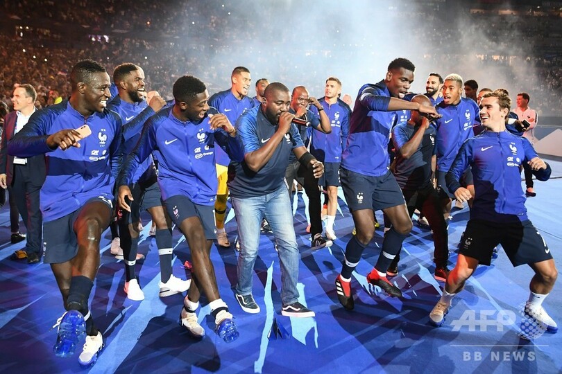 フランスがNL初勝利、試合後にW杯優勝セレモニー