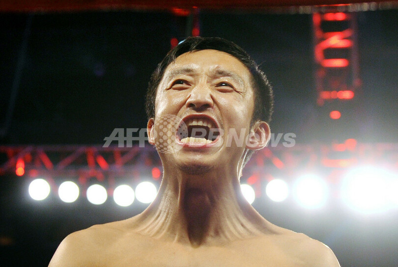 プロ転向のボクシング五輪金メダリスト 、デビュー戦で白星