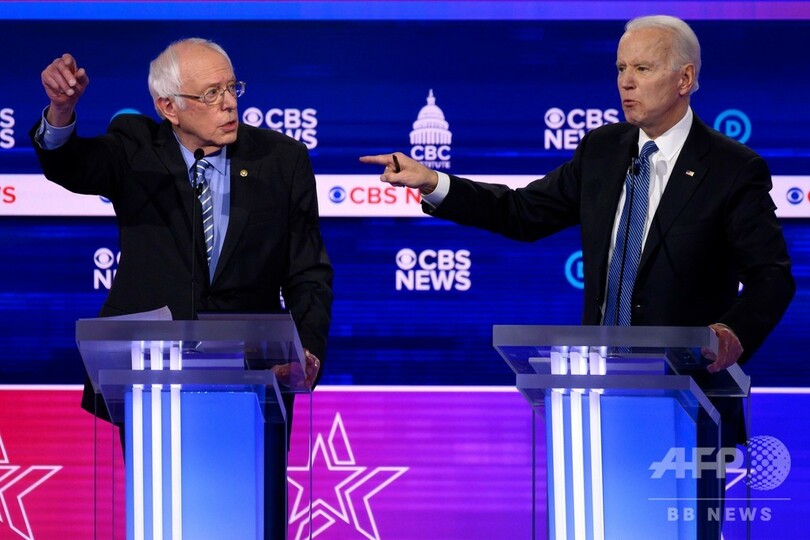 米民主党討論会、指名争いトップのサンダース氏に集中攻撃
