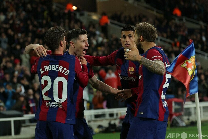 レワンドフスキがハット バルサはバレンシアとの打ち合い制す