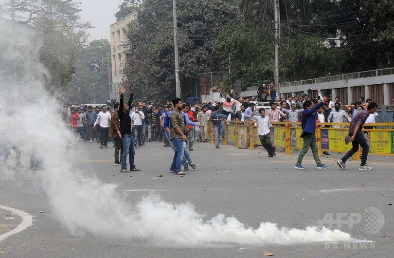 バングラ裁判所、元首相に禁錮5年の有罪判決 支持者と警察が衝突