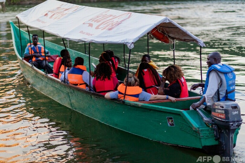 禁止から一転、音楽フェス「ニゲニゲ」開催 ウガンダ