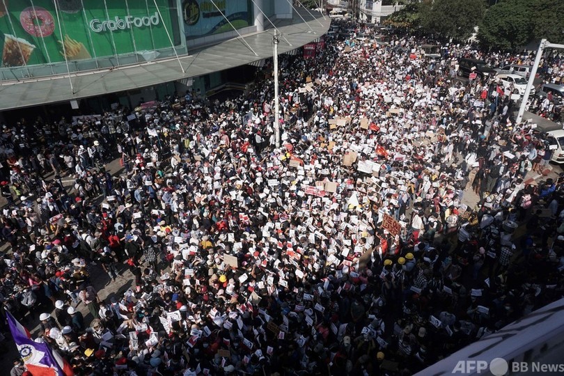 ミャンマーで4日連続抗議デモ、国軍の集会禁止令無視