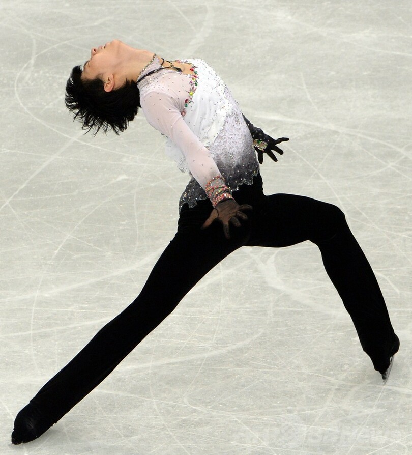 男子シングルを制した羽生結弦、世界フィギュア