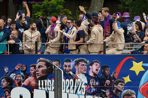 FCバルセロナ優勝パレード応援グッズ他 img_0a1c7f14c17ec3b9364297cc56