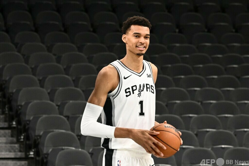 スパーズの大型新人ウェンバンヤマが加入会見「ここが自分の居場所