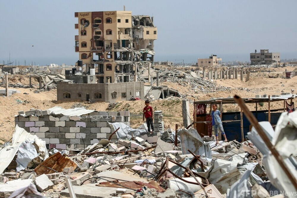ガザ中部の住宅に空爆、20人死亡 病院発表