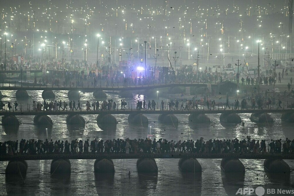 【今日の1枚】浮き橋渡って聖なる地へ インド 写真4枚 国際ニュース:AFPBB News
