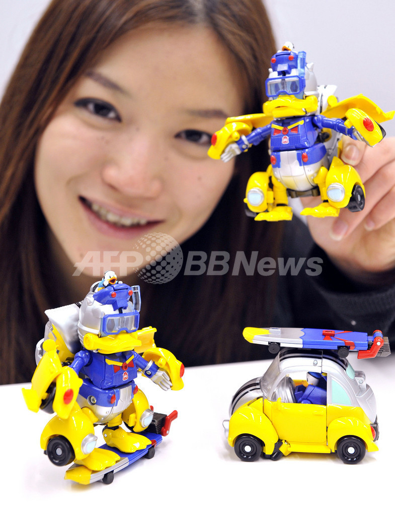 タカラトミーの変形ロボット玩具シリーズ ドナルドが登場 国際ニュース Afpbb News