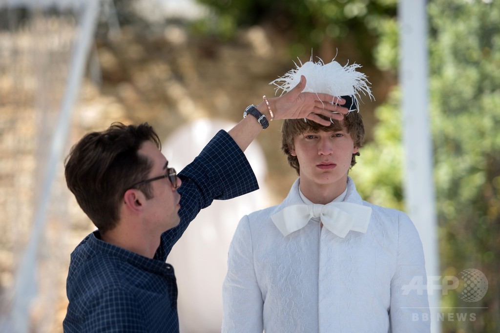 モード＆写真フェス審査委員長のK・ラガーフェルド、新人クリエーターに助言