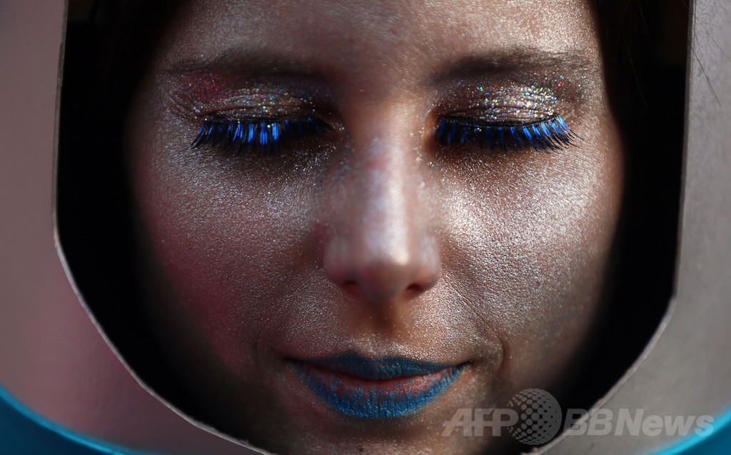 ドイツで「女性のカーニバル」、シーズン幕開け華々しく祝う