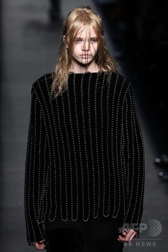 レザーやベルベットで表現するヘビメタ、「アレキサンダー ワン」15/16年秋冬