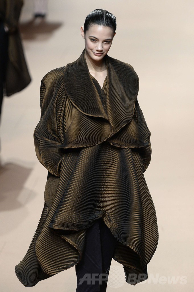 ＜14/15年秋冬パリコレクション＞イッセイ ミヤケ