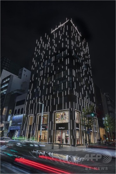 「サルヴァトーレ フェラガモ」銀座本店リニューアル、ローラが祝福