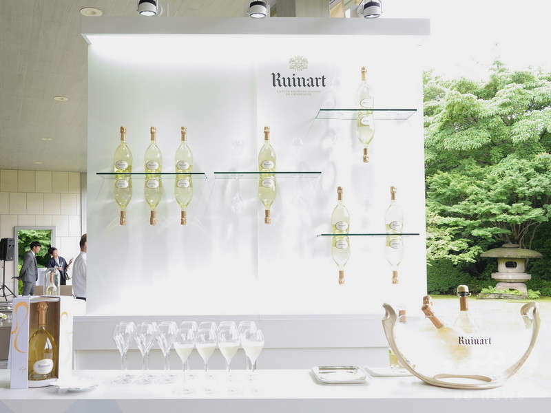 クリストフル×ルイナール、仏大使公邸で合同新作発表会