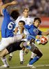 シュートを狙う日本の森重真人（%%Masato Morishige%%）。（2008年7月29日撮影）(c)AFP/TOSHIFUMI KITAMURA