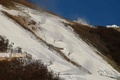 北京冬季五輪の会場となる中国・延慶の国家高山スキーセンターで、人工雪を散布する人工降雪機（2021年12月17日撮影）。(c)Leo RAMIREZ / AFP