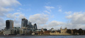 英テムズ川沿いにあるロンドン塔（右、2018年12月21日撮影）。(c)DANIEL SORABJI / AFP