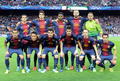 サッカー欧州チャンピオンズリーグ（UEFA Champions League 2012-13）は1日、準決勝第2戦が行われ、バイエルン・ミュンヘン（Bayern Munich）が3-0でFCバルセロナ（FC Barcelona）に勝利し、2試合合計スコア7-0で4年間で3度目となる決勝に進出した。

試合前の写真撮影に臨むFCバルセロナの選手（2013年5月1日撮影）。(c)AFP/LLUIS GENE