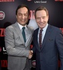 米ハリウッド（Hollywood）で開催の映画『GODZILLA』のプレミア上映会に出席したキャスの渡辺謙（Ken Watanabe、右）とブライアン・クランストン（Bryan Cranston、2014年5月8日撮影）。(c)AFP/Getty Images/Kevin Winter