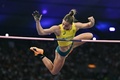 パリ五輪、陸上女子棒高跳び決勝。跳躍に臨むオーストラリアのニーナ・ケネディ（2024年8月7日撮影）。(c)Andrej ISAKOVIC / AFP