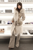 東京・青山にオープンしたマーク ジェイコブス（MARC JACOBS）旗艦店「MARC JACOBS AOYAMA」オープニングレセプションに出席したモデルのマリエ（Marie、2010年12月2日撮影）。(c)MARC JACOBS