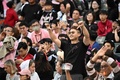 サッカー親善試合、香港選抜対インテル・マイアミ。インテル・マイアミのリオネル・メッシが見られないことに怒る観客（2024年2月4日撮影）。(c)Peter PARKS / AFP