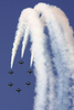 2008年1月27日、アラブ首長国連邦（UAE）のアルアイン（Al-Ain）の空港で開かれた国際的航空ショー「International Aerobatics Show」でパフォーマンスを披露するサウジアラビアのRoyal Saudi Hawks。(c)AFP/Karim SAHIB